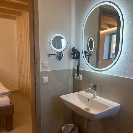 Ferienwohnung, 1-zimmer, 1-3 Personen, 31 Qm, Mit Balkon, In Ruhige Lage, Direkt An Der Aach *