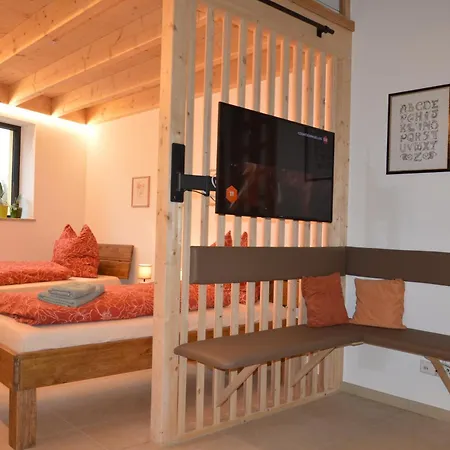 Ferienwohnung, 1-zimmer, 1-3 Personen, 31 Qm, Mit Balkon, In Ruhige Lage, Direkt An Der Aach Singen