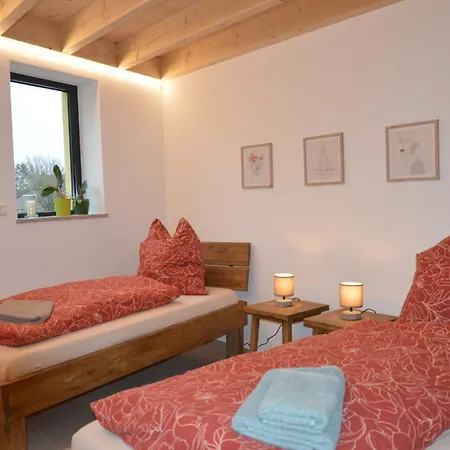 Ferienwohnung, 1-zimmer, 1-3 Personen, 31 Qm, Mit Balkon, In Ruhige Lage, Direkt An Der Aach *