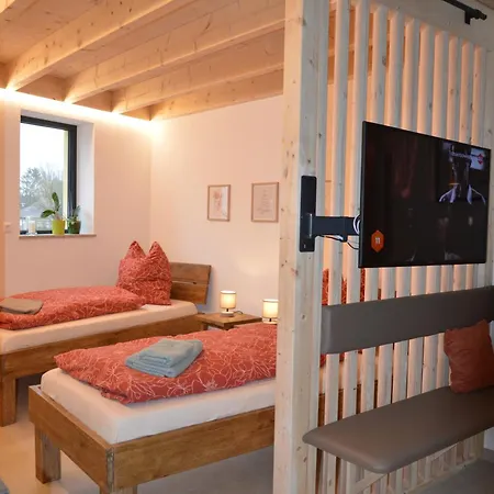 Ferienwohnung, 1-zimmer, 1-3 Personen, 31 Qm, Mit Balkon, In Ruhige Lage, Direkt An Der Aach * Singen