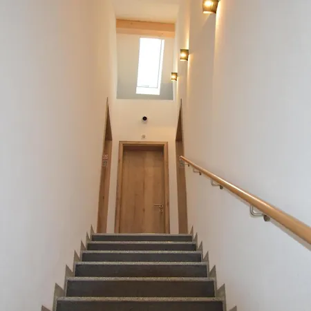 Ferienwohnung, 1-zimmer, 1-3 Personen, 31 Qm, Mit Balkon, In Ruhige Lage, Direkt An Der Aach Singen