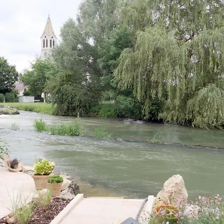 Ferienwohnung, 1-zimmer, 1-3 Personen, 31 Qm, Mit Balkon, In Ruhige Lage, Direkt An Der Aach Appartamento