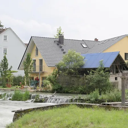Ferienwohnung, 1-zimmer, 1-3 Personen, 31 Qm, Mit Balkon, In Ruhige Lage, Direkt An Der Aach * Singen