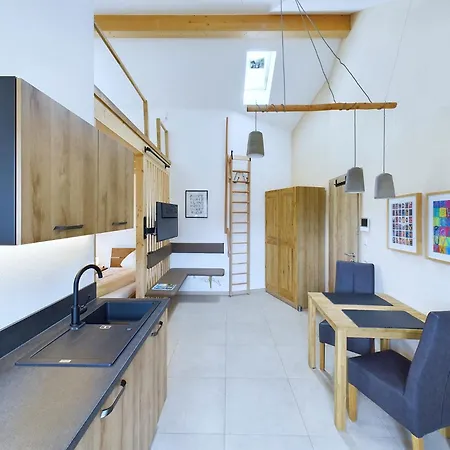 Ferienwohnung, 1-zimmer, 1-3 Personen, 31 Qm, Mit Balkon, In Ruhige Lage, Direkt An Der Aach * Singen