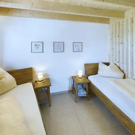 Ferienwohnung, 1-zimmer, 1-3 Personen, 31 Qm, Mit Balkon, In Ruhige Lage, Direkt An Der Aach *