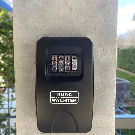 Ferienwohnung, 1-zimmer, 1-3 Personen, 31 Qm, Mit Balkon, In Ruhige Lage, Direkt An Der Aach Singen