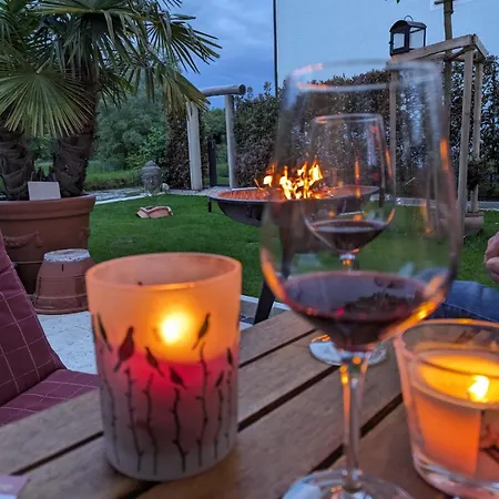 Ferienwohnung, 1-zimmer, 1-3 Personen, 31 Qm, Mit Balkon, In Ruhige Lage, Direkt An Der Aach * Singen